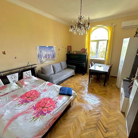 Karson Family Hostel & Guest House Yerevan Exterior photo