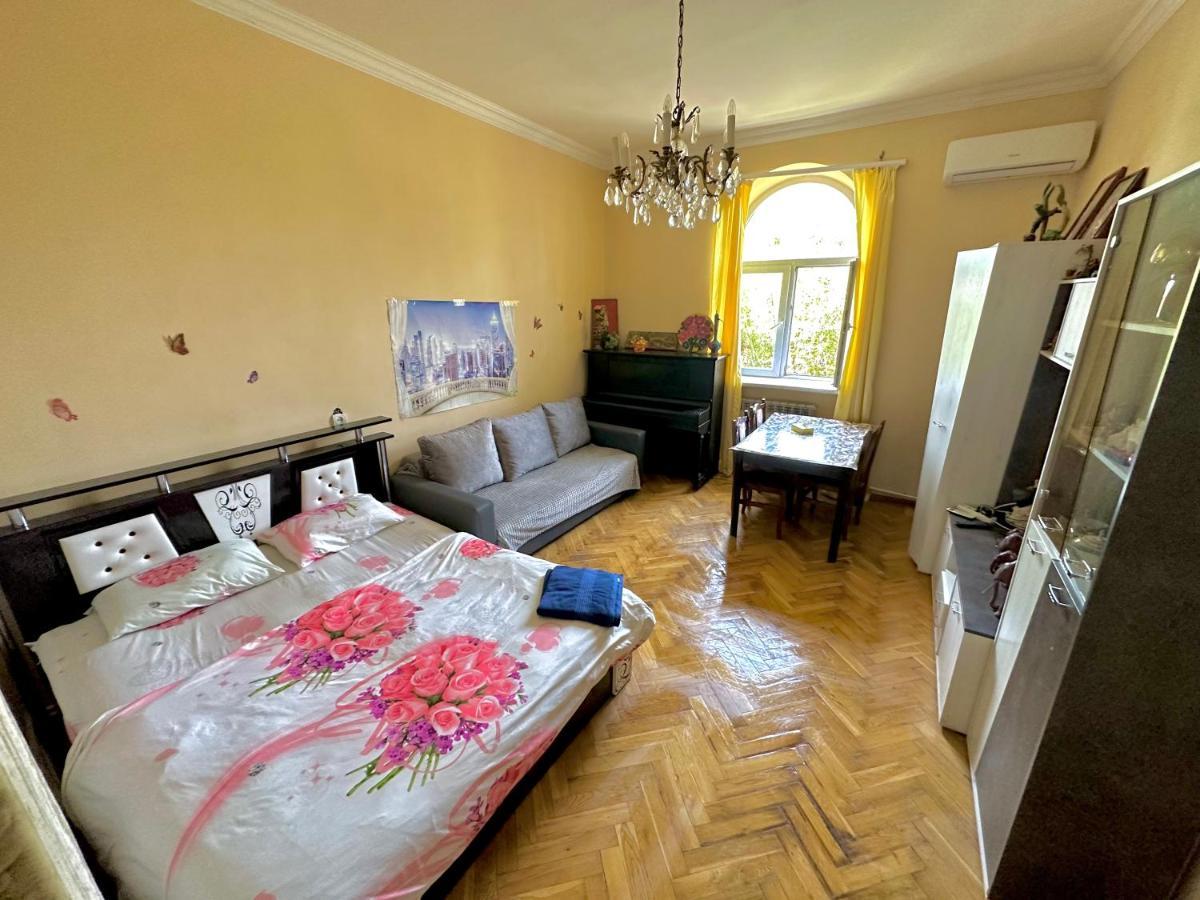 Karson Family Hostel & Guest House Yerevan Exterior photo