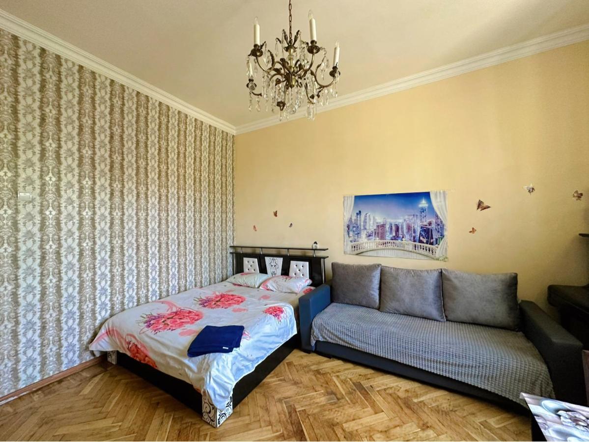 Karson Family Hostel & Guest House Yerevan Exterior photo